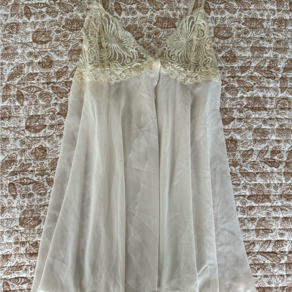 Victorias Secret Babydoll Nightdress Pale Yellow Open front and back size M